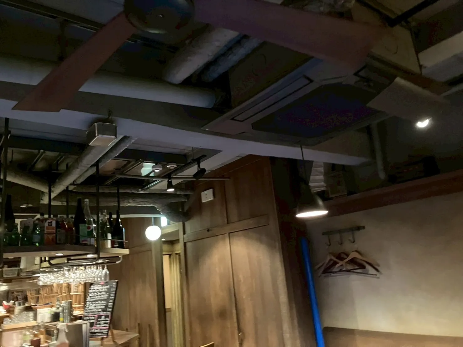 名古屋市|天井のコンクリートが落ちてきた!水漏れによる剥がれ(剥落)箇所の夜間ハツリ撤去事例